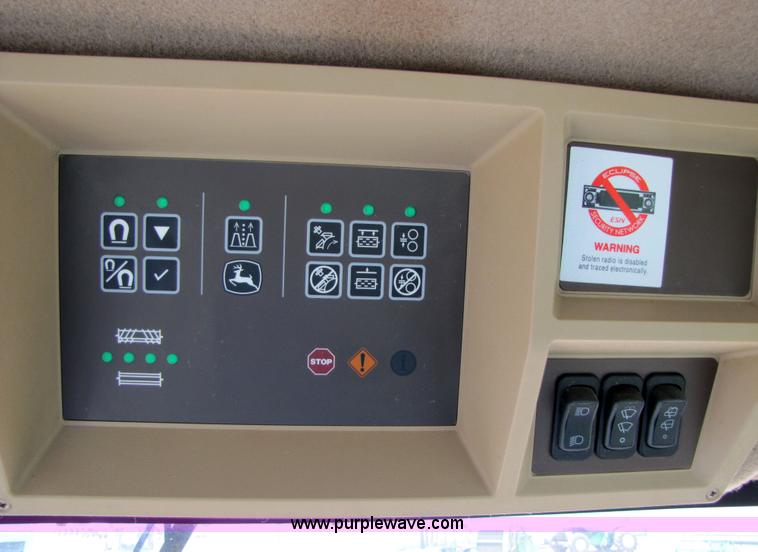 image for item 6904 2004 John Deere 7700 self-propelled forage harvester