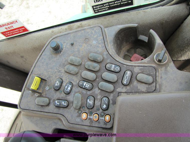 image for item 6904 2004 John Deere 7700 self-propelled forage harvester