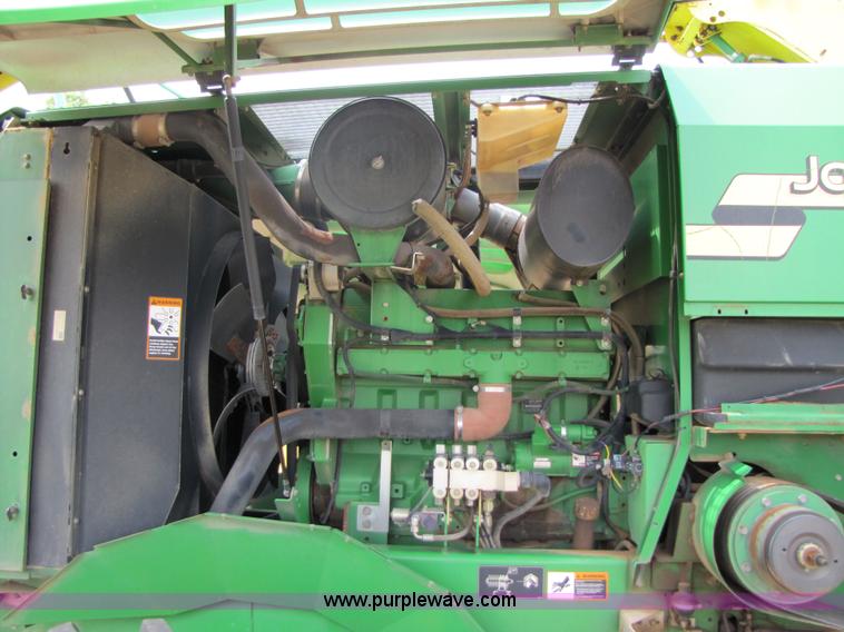image for item 6904 2004 John Deere 7700 self-propelled forage harvester