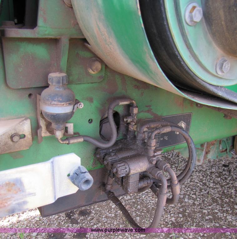 image for item 6904 2004 John Deere 7700 self-propelled forage harvester