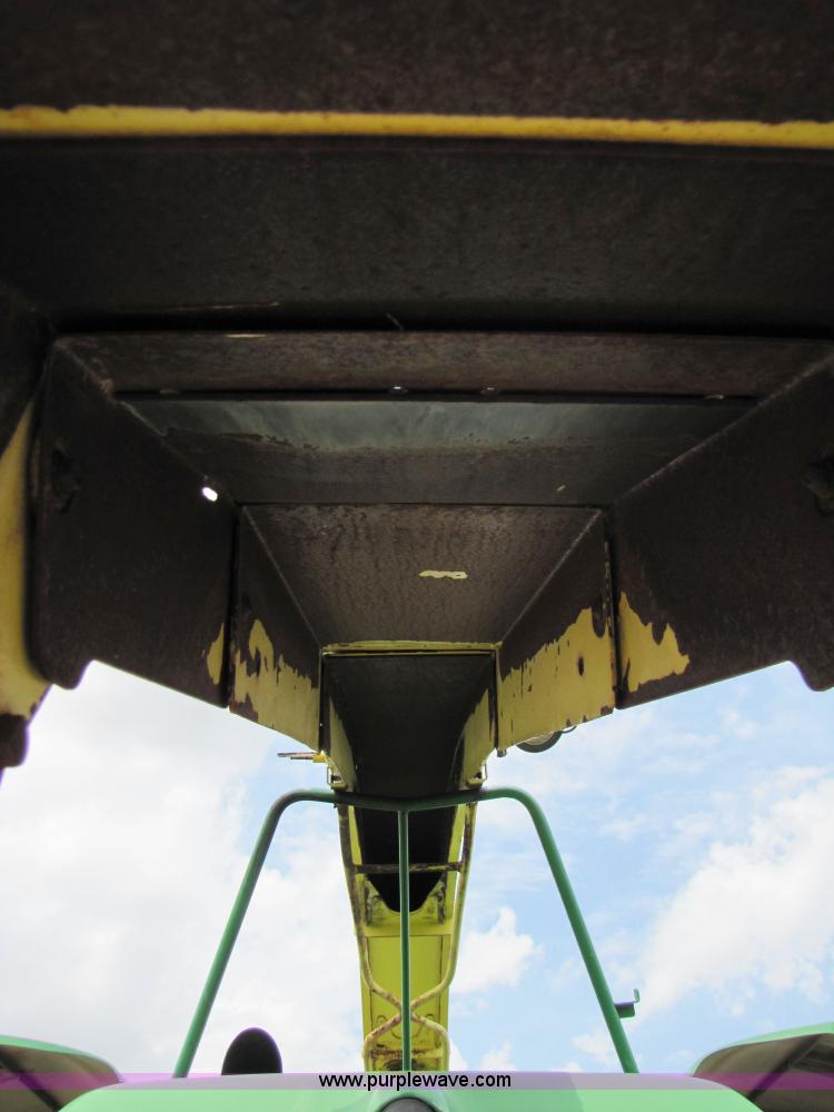 image for item 6904 2004 John Deere 7700 self-propelled forage harvester