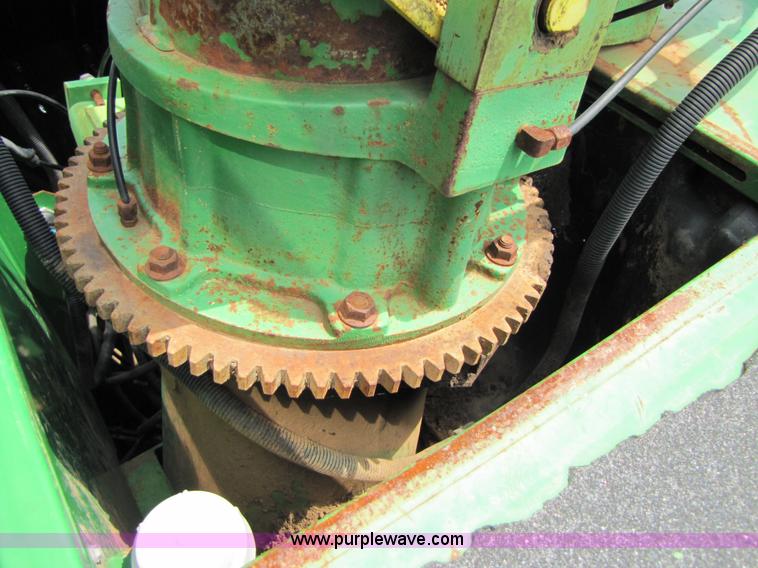 image for item 6904 2004 John Deere 7700 self-propelled forage harvester