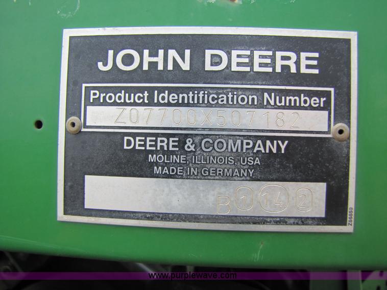 image for item 6904 2004 John Deere 7700 self-propelled forage harvester