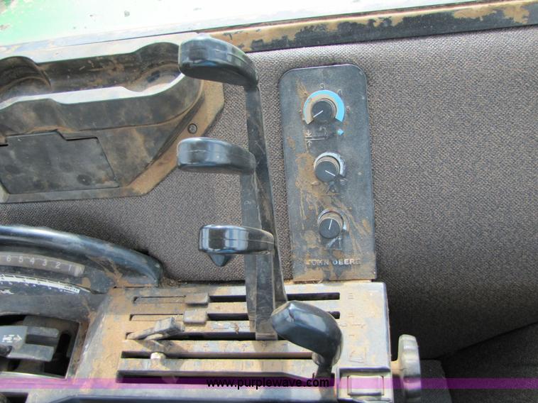 image for item 6905 1992 John Deere 4960 MFWD tractor