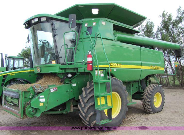 image for item 6906 2005 John Deere 9760STS combine