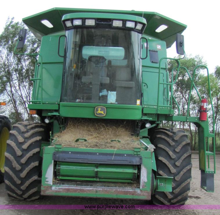 image for item 6906 2005 John Deere 9760STS combine