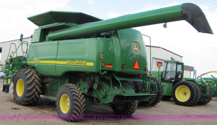 image for item 6906 2005 John Deere 9760STS combine