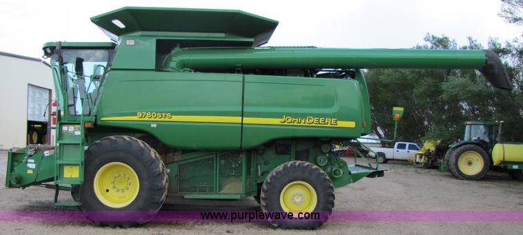 image for item 6906 2005 John Deere 9760STS combine