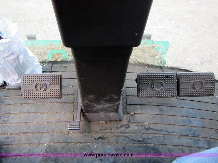 image for item 6906 2005 John Deere 9760STS combine