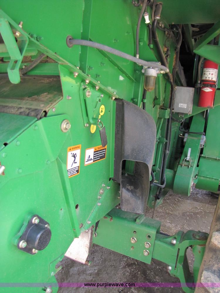image for item 6906 2005 John Deere 9760STS combine