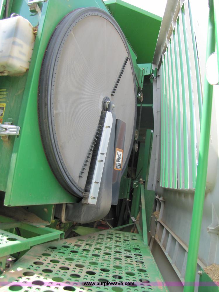 image for item 6906 2005 John Deere 9760STS combine