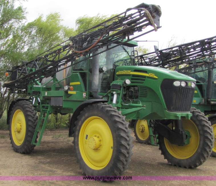 image for item 6907 2005 John Deere 4720 sprayer with 90' boom