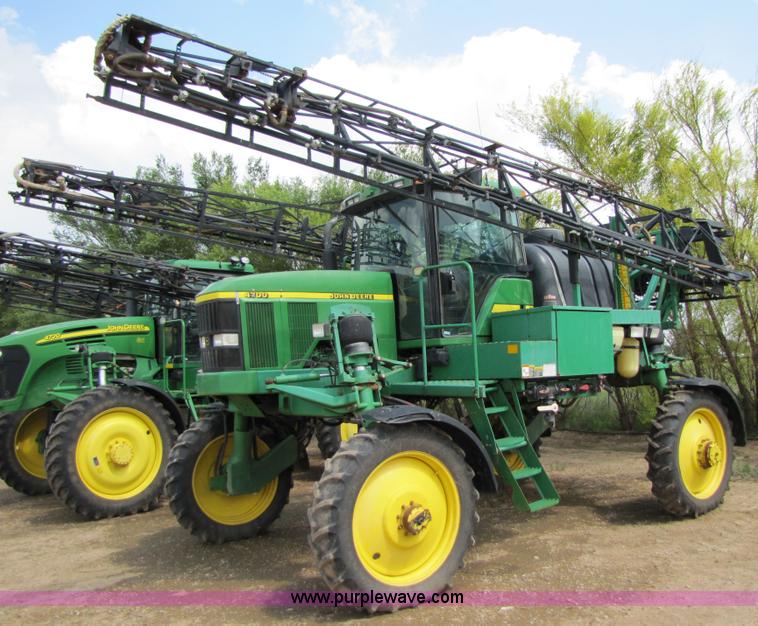image for item 6908 1998 John Deere 4700 sprayer with 90' boom