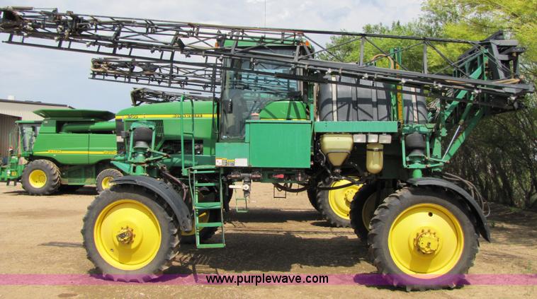 image for item 6908 1998 John Deere 4700 sprayer with 90' boom