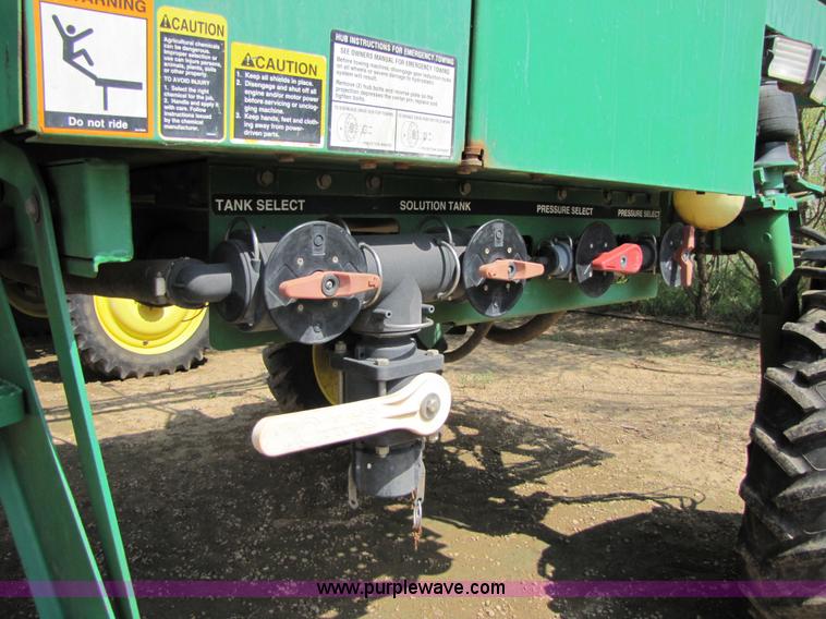 image for item 6908 1998 John Deere 4700 sprayer with 90' boom