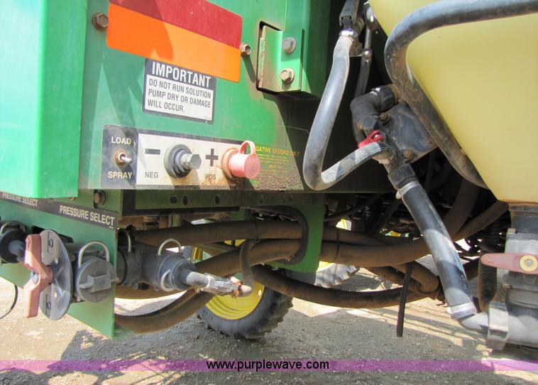 image for item 6908 1998 John Deere 4700 sprayer with 90' boom