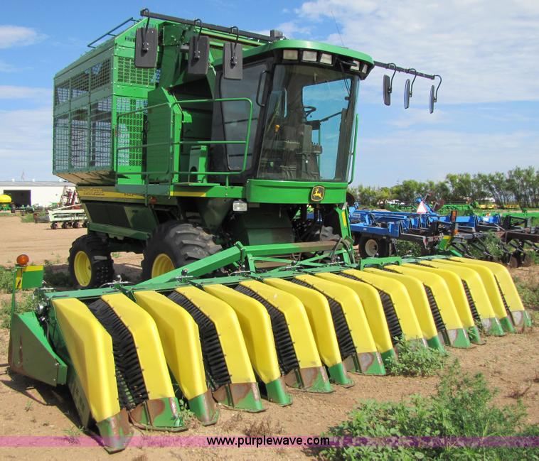 image for item 6910 2004 John Deere 7460 cotton stripper