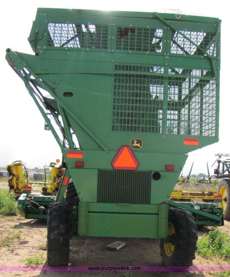 image for item 6910 2004 John Deere 7460 cotton stripper