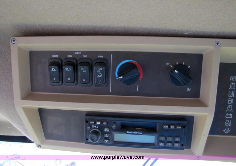 image for item 6910 2004 John Deere 7460 cotton stripper