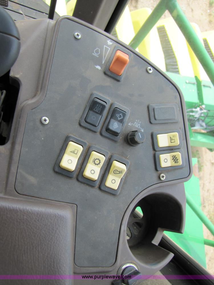 image for item 6910 2004 John Deere 7460 cotton stripper