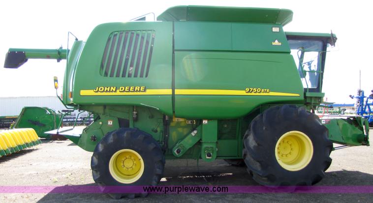 image for item 6912 2001 John Deere 9750STS 4x4 combine