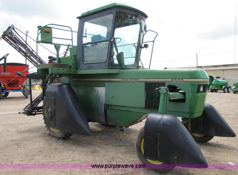 image for item 6915 1995 John Deere 6500 self-propelled Hi-Cycle sprayer