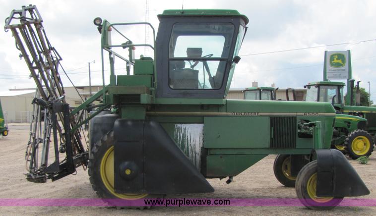 image for item 6915 1995 John Deere 6500 self-propelled Hi-Cycle sprayer