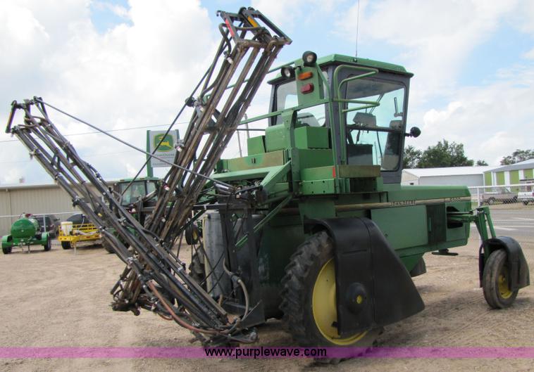 image for item 6915 1995 John Deere 6500 self-propelled Hi-Cycle sprayer