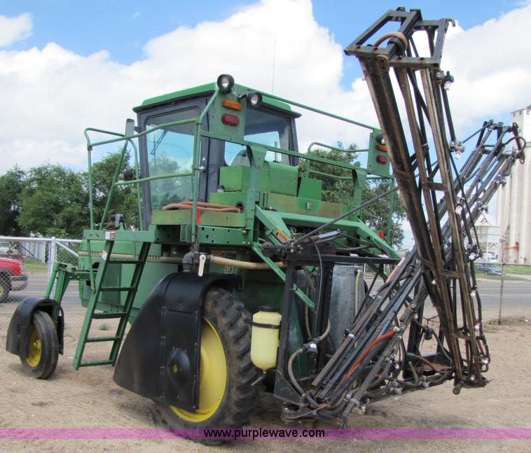 image for item 6915 1995 John Deere 6500 self-propelled Hi-Cycle sprayer