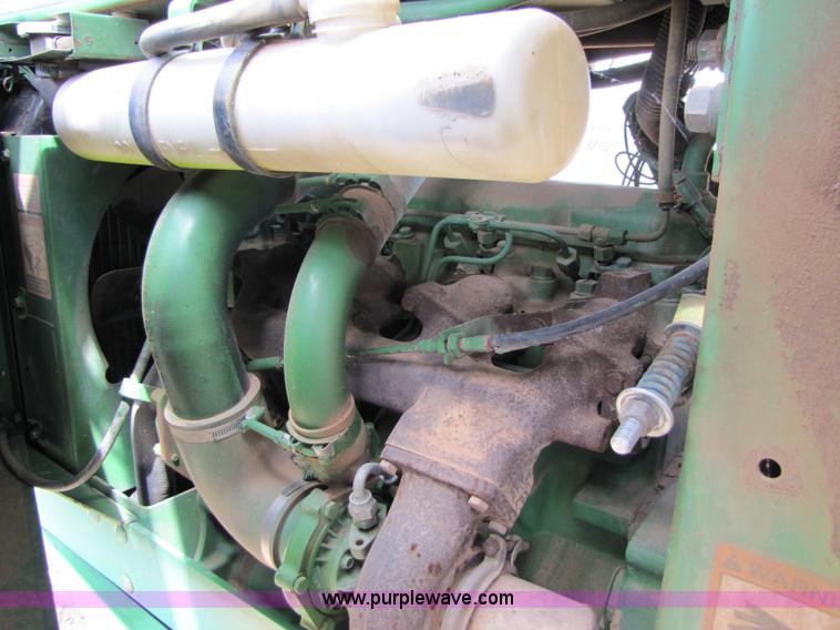image for item 6915 1995 John Deere 6500 self-propelled Hi-Cycle sprayer