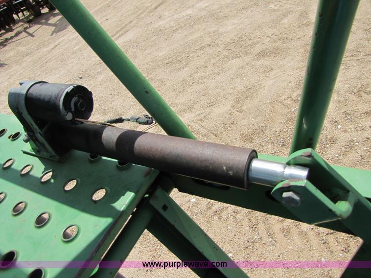 image for item 6915 1995 John Deere 6500 self-propelled Hi-Cycle sprayer