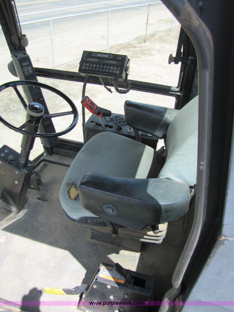 image for item 6915 1995 John Deere 6500 self-propelled Hi-Cycle sprayer