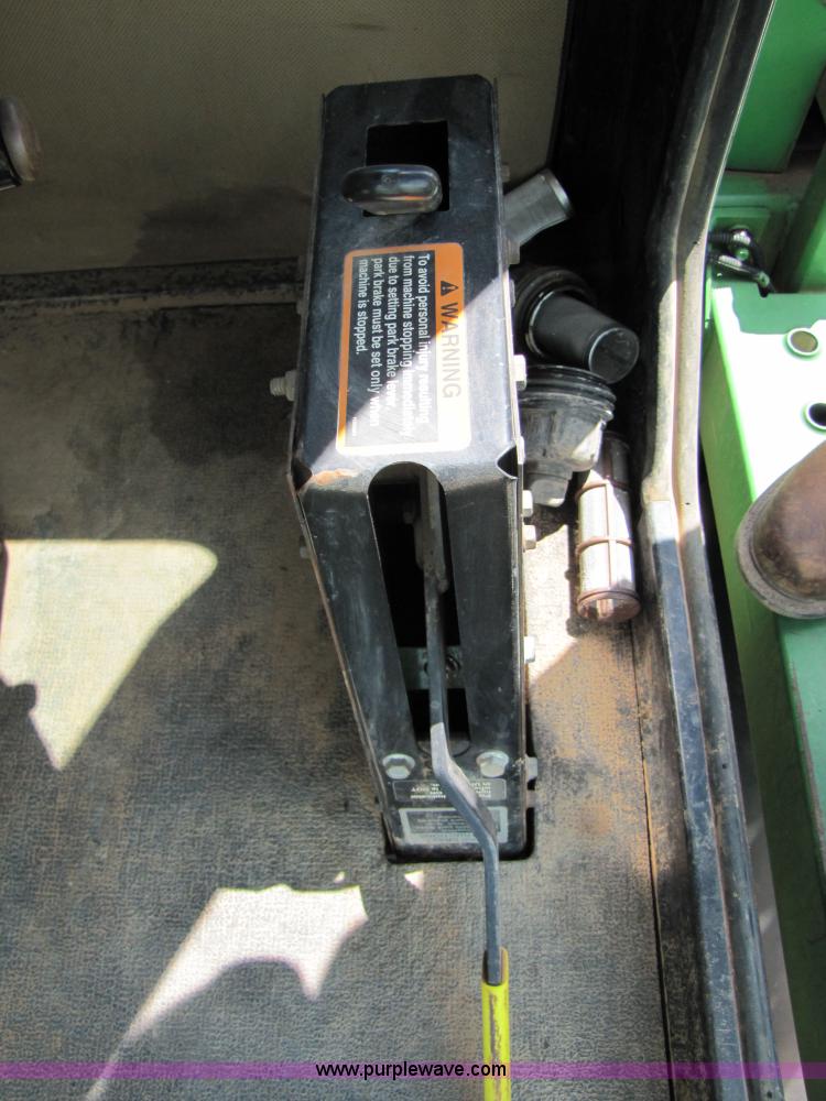 image for item 6915 1995 John Deere 6500 self-propelled Hi-Cycle sprayer