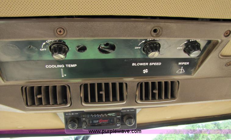 image for item 6915 1995 John Deere 6500 self-propelled Hi-Cycle sprayer