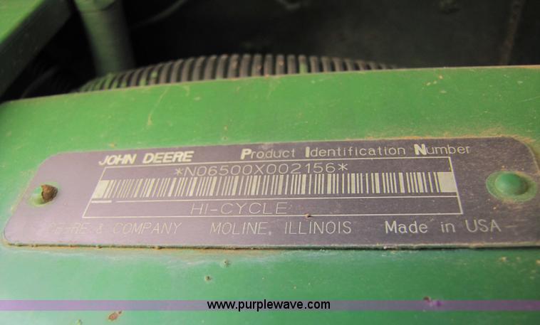 image for item 6915 1995 John Deere 6500 self-propelled Hi-Cycle sprayer