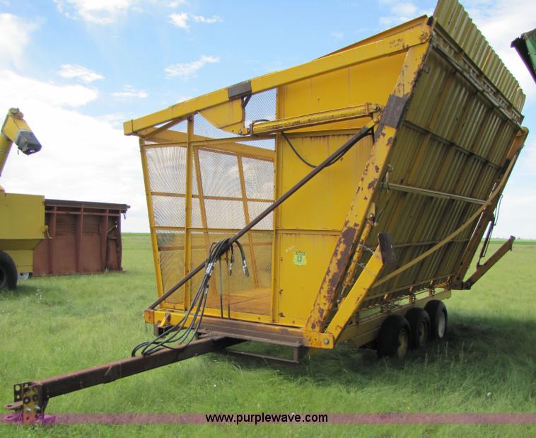 image for item 6917 Big 12 1600 triple axle boll buggy