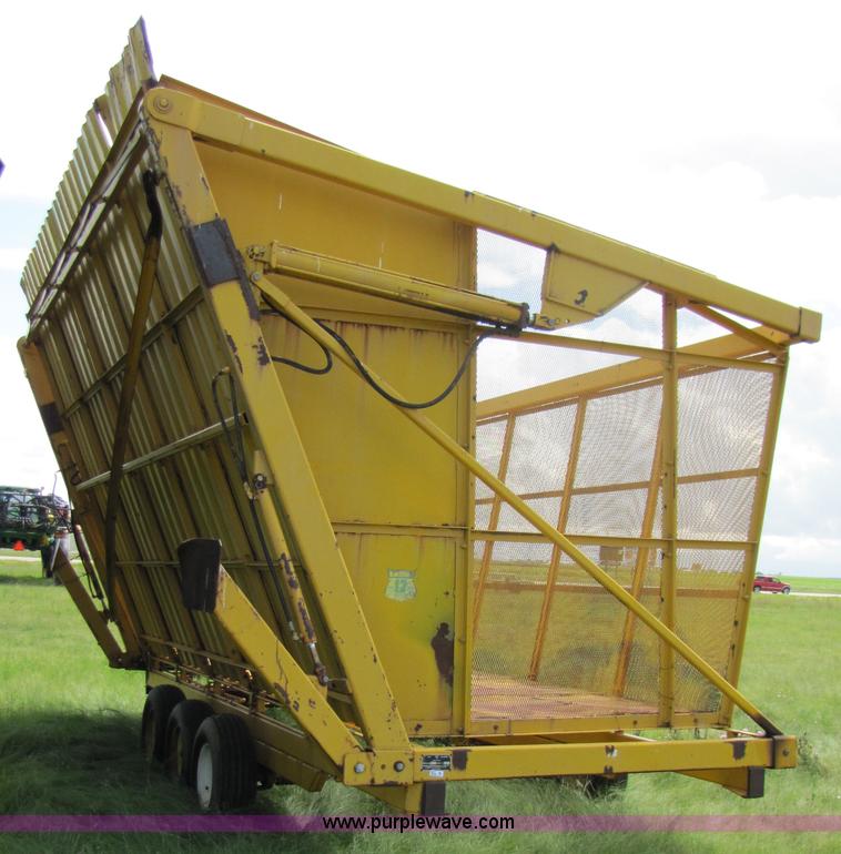 image for item 6917 Big 12 1600 triple axle boll buggy