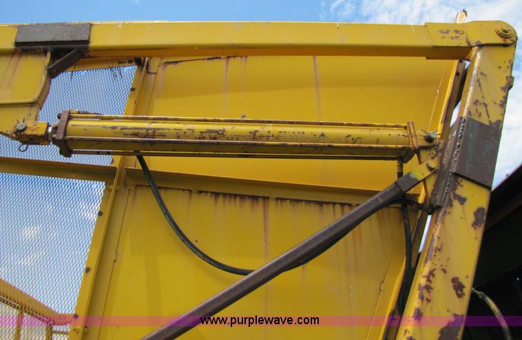 image for item 6917 Big 12 1600 triple axle boll buggy