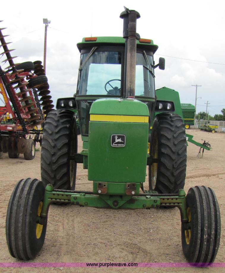 image for item 6921 1982 John Deere 4440 tractor