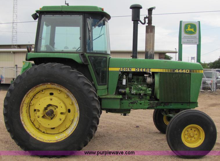 image for item 6921 1982 John Deere 4440 tractor