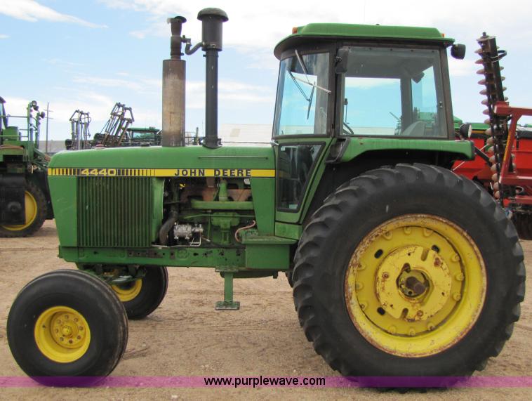 image for item 6921 1982 John Deere 4440 tractor