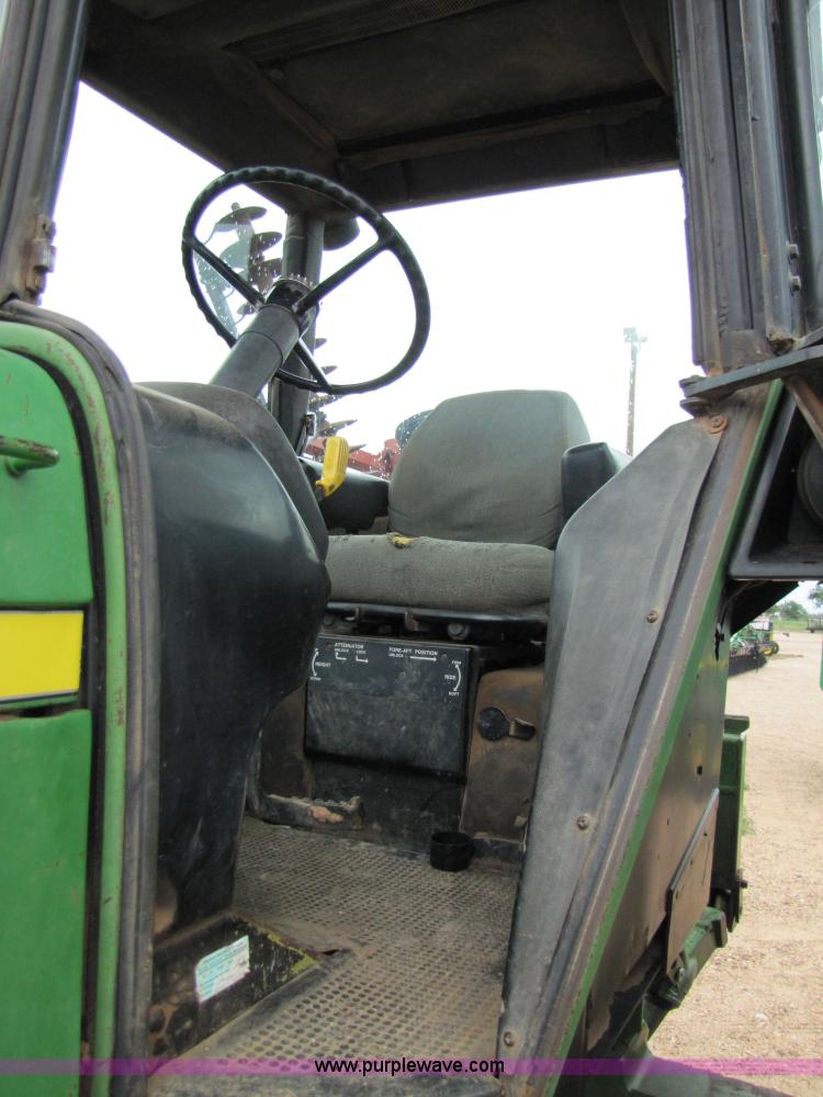 image for item 6921 1982 John Deere 4440 tractor