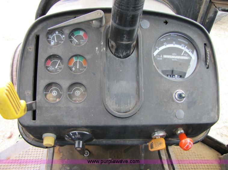 image for item 6921 1982 John Deere 4440 tractor