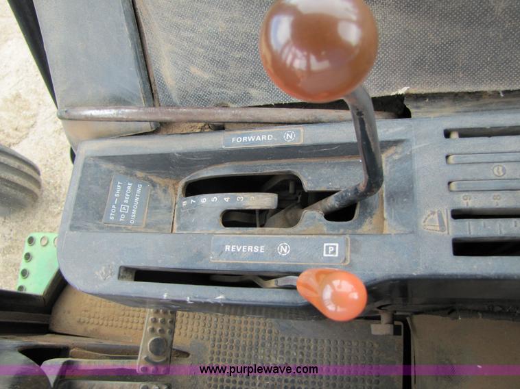 image for item 6921 1982 John Deere 4440 tractor