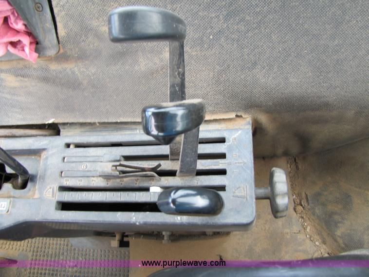 image for item 6921 1982 John Deere 4440 tractor