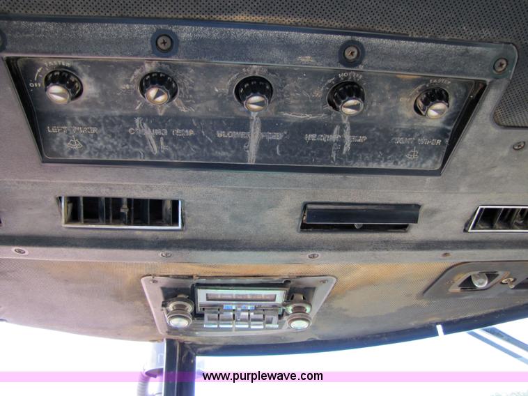 image for item 6921 1982 John Deere 4440 tractor