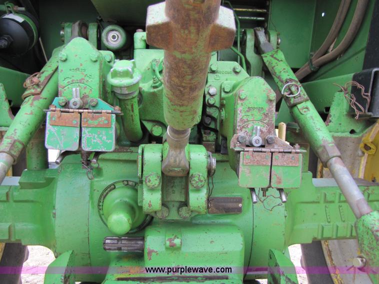 image for item 6921 1982 John Deere 4440 tractor