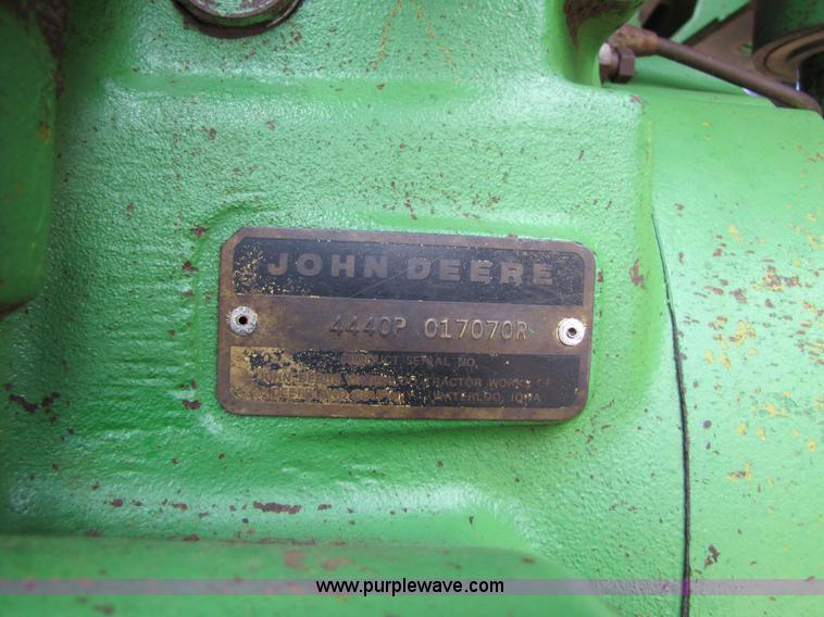 image for item 6921 1982 John Deere 4440 tractor