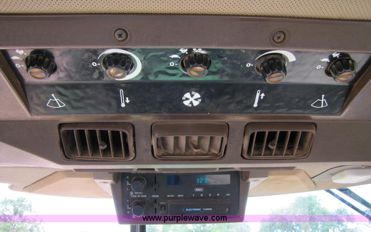 image for item 6922 1992 John Deere 4560 tractor