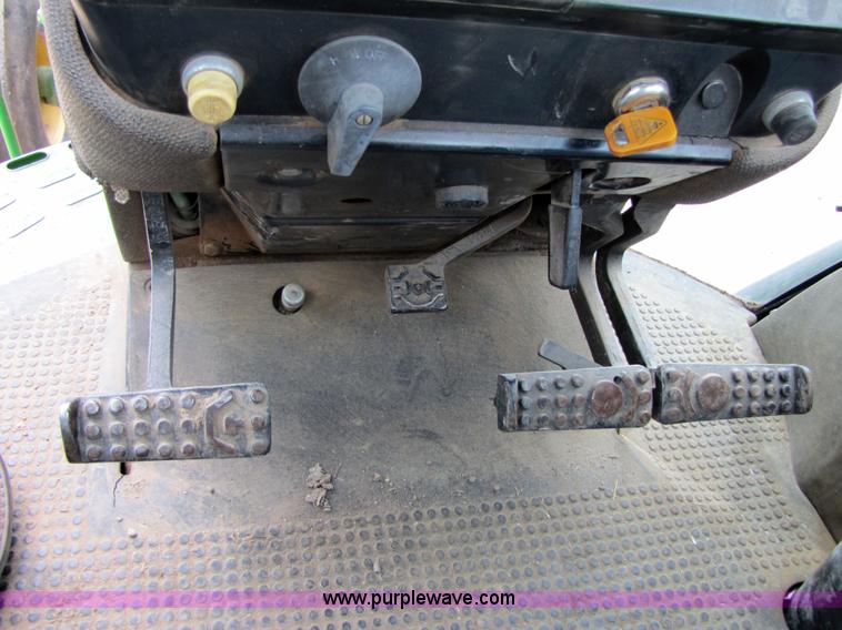 image for item 6922 1992 John Deere 4560 tractor